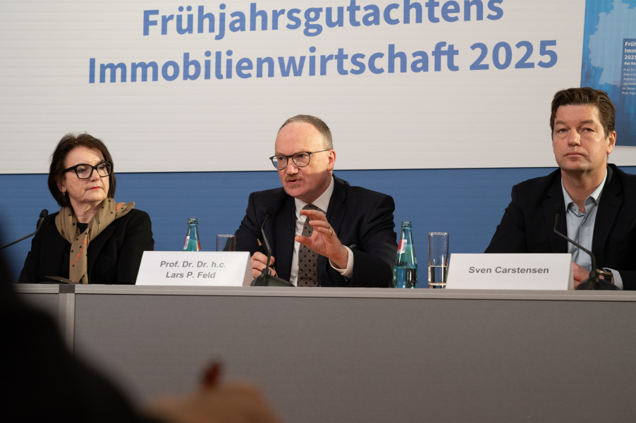 ZIA übergibt Frühjahrsgutachten der „Immobilienweisen“ an Bundesbauministerin Geywitz