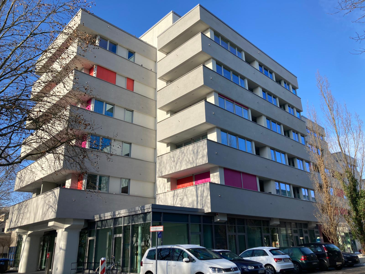 Die ehem. GESOBAU-Zentrale in Reinickendorf: Innerhalb von drei Jahren entstanden aus ca. 4.500 qm Bürofläche 66 neue Wohnungen.