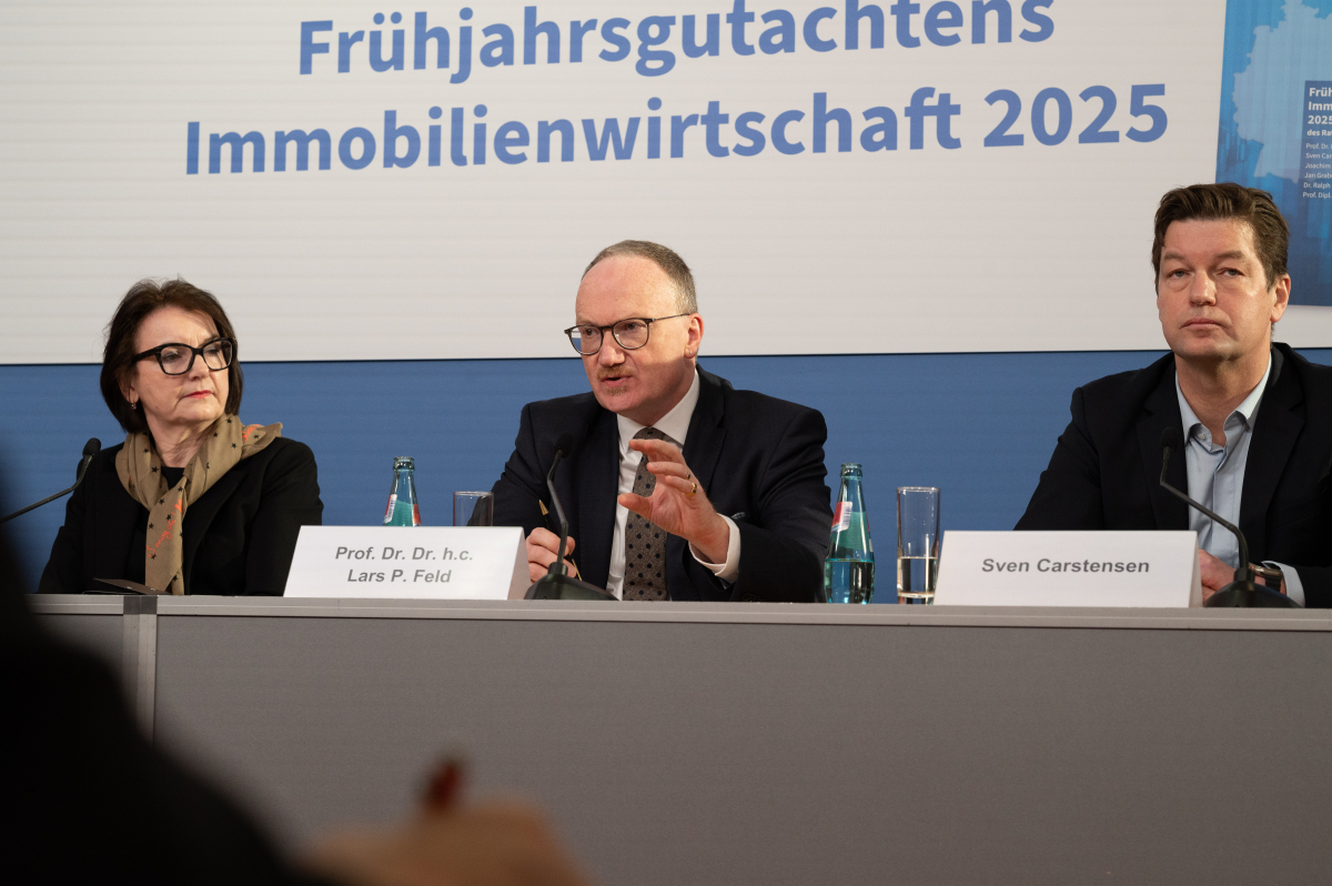 ZIA übergibt Frühjahrsgutachten der „Immobilienweisen“ an Bundesbauministerin Geywitz