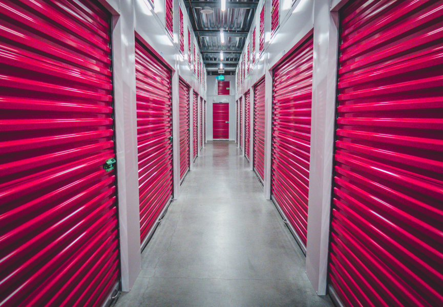 Selfstorage entstand Anfang der 1960er-Jahre in den USA. Kunden sind vor allem Privatleute, aber auch Firmen.